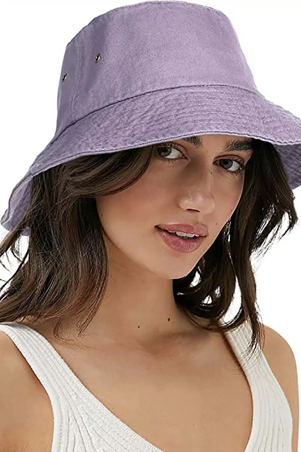 Model wears lavender bucket hat.