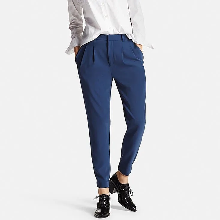how to wear joggers - women drape jogger from Uniqulo offers a more formal jogger look