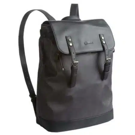 Black leather bag to take your gear to the gym
