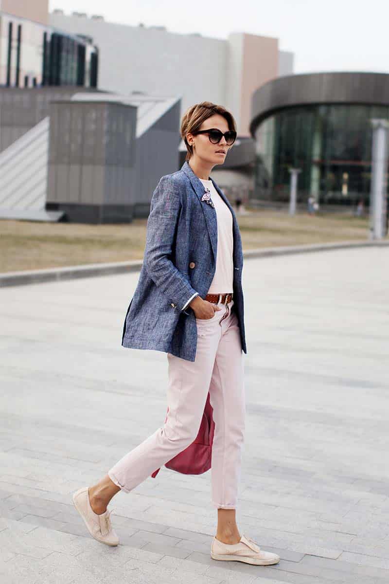 Woman wearing simple, coordinated clothes while walking outside.
